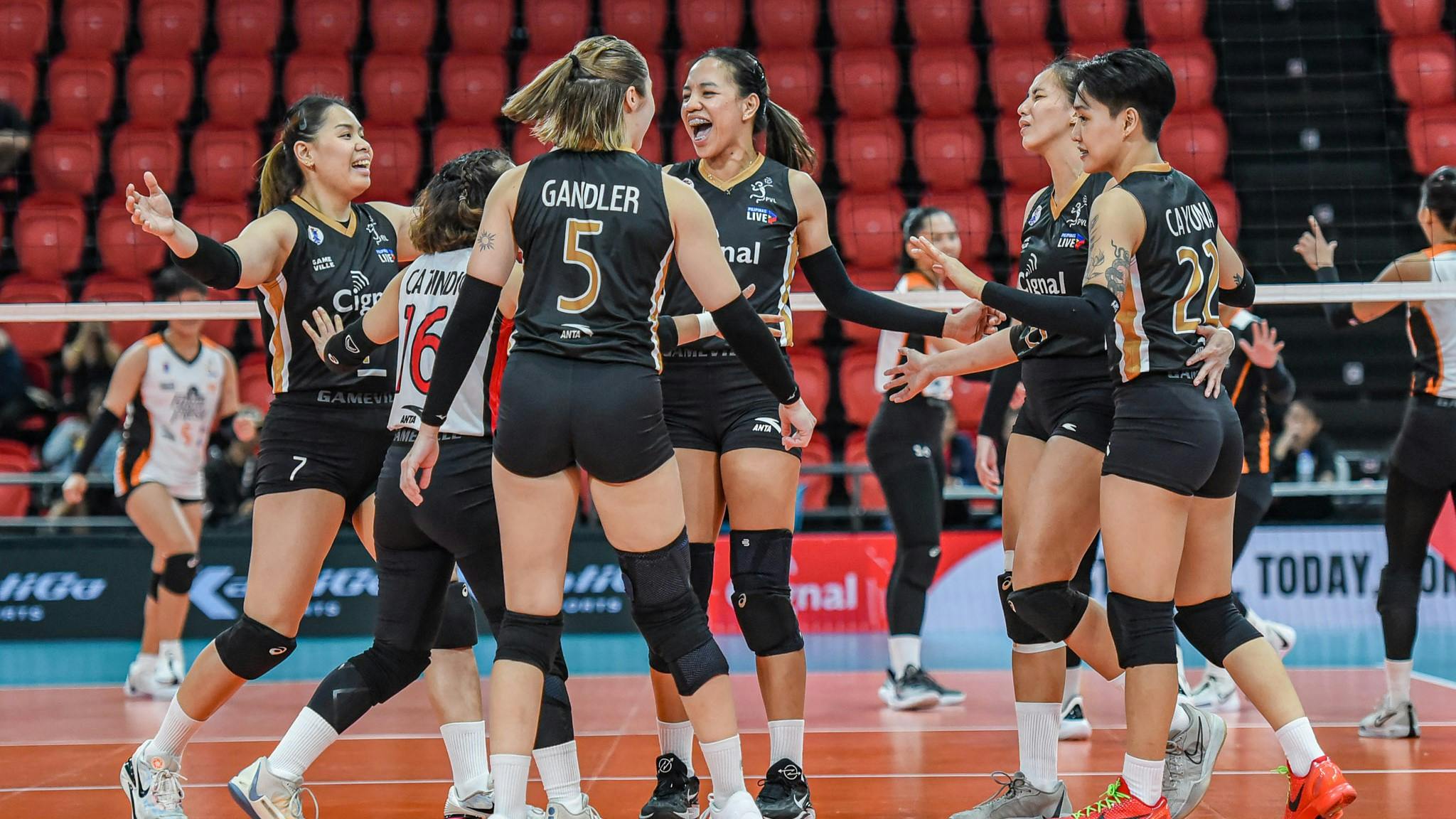 PVL: Cignal vents ire on skidding Farm Fresh, boosts semis bid